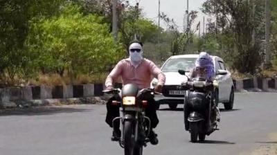 ਗਰਮੀ ਕਾਰਨ ਪ੍ਰੇਸ਼ਾਨ ਹੋਏ ਲੋਕ  