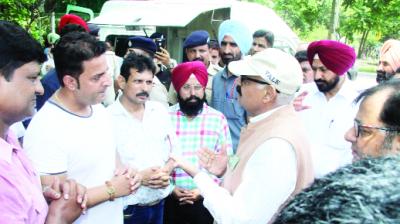V.P. Singh Badnore during  Dadu Majra's visit 