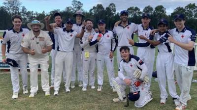  XGareth Morgan holding the match ball in the middle