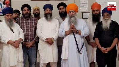 ਏਅਰ ਪੋਰਟ ਅਧਿਕਾਰੀਆਂ ਤੋਂ ਸ਼੍ਰੀ ਸਾਹਿਬ ਪ੍ਰਾਪਤ ਕਰਨ ਉਪਰੰਤ ਸਿੱਖ ਆਗੂ