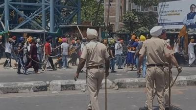  The situation in Patiala is tense, police fired in the air to calm the atmosphere