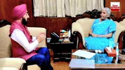  ਸੰਸਦ ਮੈਂਬਰ ਵਿਕਰਮਜੀਤ ਸਿੰਘ ਸਾਹਨੀ ਨੂੰ ਵਿੱਤ ਮੰਤਰੀ ਨਾਲ ਮੁਲਾਕਾਤ ਕਰਦੇ ਹੋਏ 