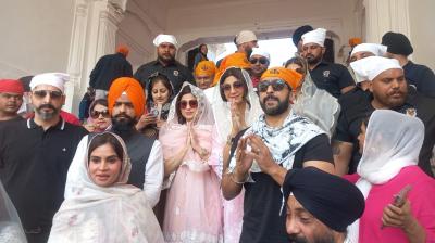Shilpa and Shamita Shetty paid obeisance at Darbar Sahib