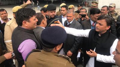 Akhilesh Yadav stopped at Lucknow airport