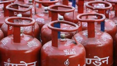 Cag found misuse of pm ujjwala yojna decline refills beneficiaries minors