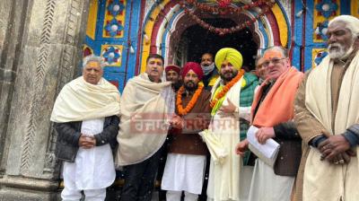 Rana KP Singh, Harish Chaudhary, Charanjit Singh Channi, Navjot Singh Sidhu and others at Kedarnath