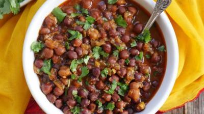 Recipe: Make black chickpeas at home