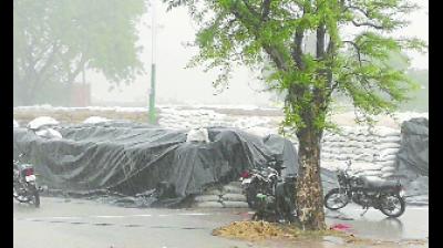 ਭਾਰੀ ਮੀਂਹ ਕਾਰਨ ਅਨਾਜ ਮੰਡੀਆਂ 'ਚ ਖੁਲ੍ਹੇ ਅਸਮਾਨ ਹੇਠਾਂ ਭਿੱਜਦੀਆਂ ਰਹੀਆਂ ਕਣਕ ਦੀਆਂ ਬੋਰੀਆਂ