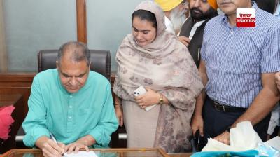 ਸੰਜੀਵ ਅਰੋੜਾ ਨੇ ਉਦਯੋਗ ਤੇ ਵਣਜ, ਨਿਵੇਸ਼ ਪ੍ਰੋਤਸਾਹਨ ਅਤੇ ਪ੍ਰਵਾਸੀ ਭਾਰਤੀ ਮਾਮਲਿਆਂ ਬਾਰੇ ਮੰਤਰੀ ਵਜੋਂ ਅਹੁਦਾ ਸੰਭਾਲਿਆ