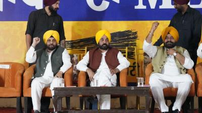  ਮੁੱਖ ਮੰਤਰੀ ਭਗਵੰਤ ਮਾਨ , ਡੇਰਾ ਬਾਬਾ ਨਾਨਕ ਵਿੱਚ ‘ਆਪ’ ਉਮੀਦਵਾਰ ਗੁਰਦੀਪ ਰੰਧਾਵਾ ਲਈ ਚੋਣ ਪ੍ਰਚਾਰ ਕਰਦੇ ਹੋਏ 