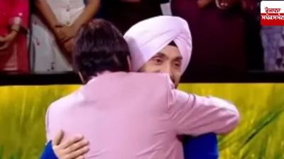 Diljit Dosanjh touches Amitabh Bachchan's feet