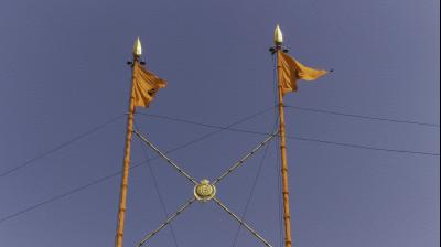 Only Basanti, Surmai Rang and Kesari Nishan Sahib should be placed on the Gurdwara Sahibs Panthak News