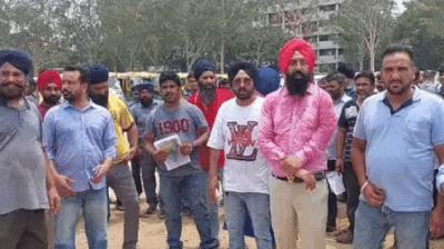 ਕੈਬ ਤੇ ਆਟੋ ਚਾਲਕ ਹੜਤਾਲ ਰੋਸ ਪ੍ਰਦਰਸ਼ਨ ਕਰਦੇ ਹੋਏ 