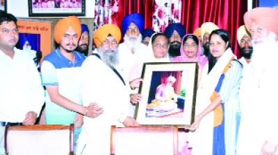 Jathedar Karnail Singh Panjoli and others Honoring Alka Meena
