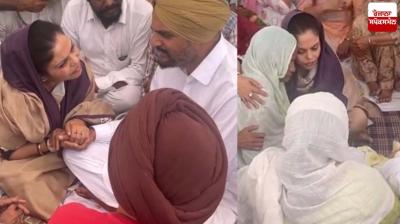 Manisha Gulati at Sidhu Moosewala's House 