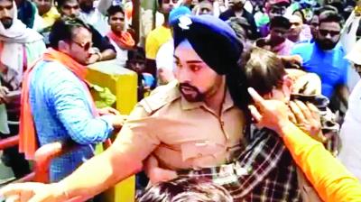 Gagandeep Singh protecting Muslim Guy