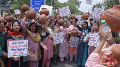 Punjab Pradesh Mahila Congress held a massive protest against the contamination of drinking water in Jalandhar West