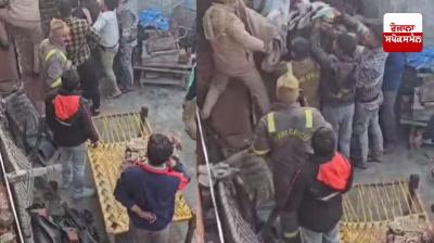 Ghaziabad A terrible fire broke out in a house