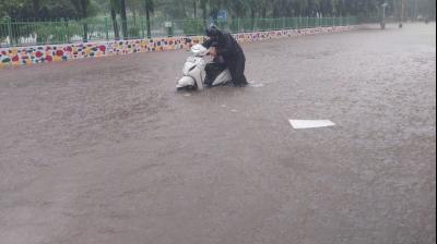 ਮੀਂਹ ਕਾਰਨ ਬਰਸਾਤ ਦੇ ਪਾਣੀ ਨਾਲ ਭਰੀਆਂ ਸੜਕਾਂ 