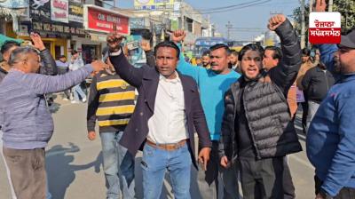 ਡਾ. ਅੰਬੇਦਕਰ ਜੀ ਦੀ ਮੂਰਤੀ ਤੋੜਨ ਵਾਲੀ ਘਟਨਾ ’ਤੇ SC ਸਮਾਜ ਪਟਿਆਲਾ ਮੁੱਖ ਚੌਂਕ ’ਤੇ ਰੋਸ ਪ੍ਰਦਰਸ਼ਨ ਕਰਦੇ ਹੋਏ  