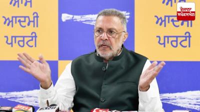 ਸਿਹਤ ਮੰਤਰੀ, ਡਾ. ਬਲਬੀਰ ਸਿੰਘ ਪੱਤਰਕਾਰਾਂ ਨਾਲ ਗੱਲਬਾਤ ਕਰਦੇ ਹੋਏ 