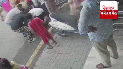 Moga News: A 22-year-old man who was going to the market with his mother suffered a heart attack.