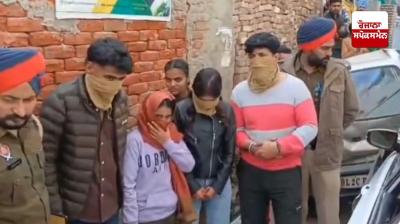 Police surround and arrest gangsters wanted in criminal cases