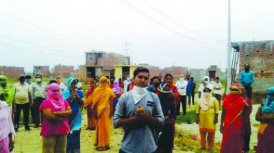 ਪਿੰਡ ਲੋਹਾਰਾ 'ਚ ਪ੍ਰਵਾਸੀ ਮਜ਼ਦੂਰਾਂ ਨੂੰ ਰਾਸ਼ਨ ਨਾ ਮੁਹਈਆ ਕਰਵਾਉਣ 'ਤੇ ਨਾਹਰੇਬਾਜ਼ੀ