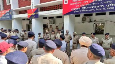 ਚੰਡੀਗੜ੍ਹ ਵਿੱਚ ਪੁਲਿਸ ਮੁਲਾਜ਼ਮਾਂ ਦੀ ਮੀਟਿੰਗ।