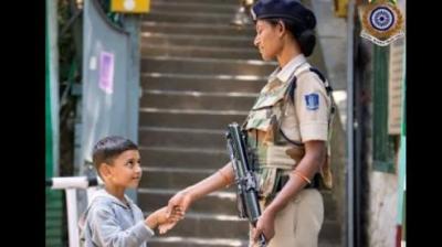 CRPF female employee shakes hands with child, picture goes viral