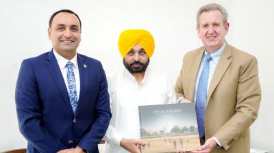 CM Bhagwant Mann with Australian High Commissioner Barry O'Farrell  