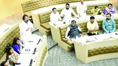 ਨਗਰ ਨਿਗਮ ਦੇ ਜਨਰਲ ਹਾਊਸ ਦੀ ਮੀਟਿੰਗ ਵਿਚ ਬਹਿਸ ਕਰਦੇ ਕੌਂਸਲਰ।  (ਸੰਤੋਖ ਸਿੰਘ)