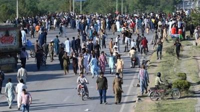  Enraged by the arrest of Imran Khan, the supporters attacked the army headquarters