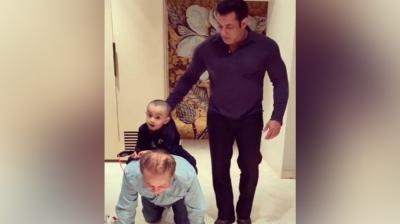 Salman Khan and Salim Khan with Ahil Sharma