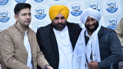Former Mohali Mayor Kulwant Singh joins AAP, welcomed by Bhagwant Mann