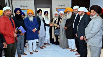 The delegation of Iran reached Sachkhand to pay darshan at Sri Harimandar Sahib