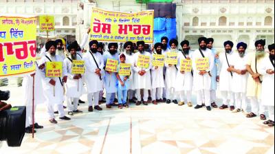Shiromani Ragi Sabha Members During Protesting 