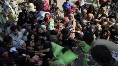 Fighting for flour in Pakistan, two people died