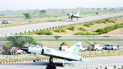 Fighter aircraft to land on roads