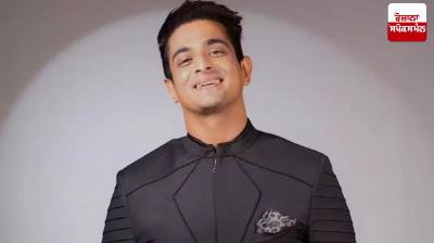 Court orders Ranveer to return passport