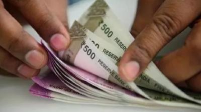 Watchman turns out to be a thief looted rs 6 lakh 76 for not getting 3 months salary