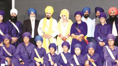 Sikh couple simple marriage