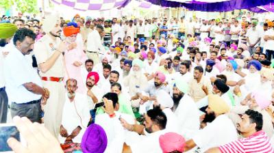 While giving assurance to the people on the dharna DSP Budhlada