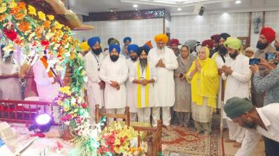 ਮੁੱਖ ਮੰਤਰੀ ਦੇ ਮਾਤਾ ਹਰਪਾਲ ਕੌਰ ਗੁਰਦੁਆਰਾ ਟਿੱਲਾ ਬਾਬਾ ਫਰੀਦ ਨਤਮਸਤਕ ਹੁੰਦੇ ਹੋਏ 
