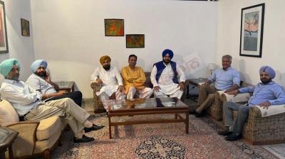 Navjot Singh Sidhu Meets Sunil Jakhar