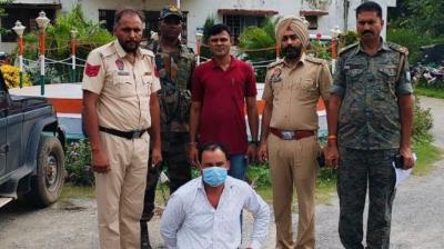 ਫੜੇ ਗਏ ਮੁਲਜ਼ਮ ਨਾਲ ਪੁਲਿਸ 