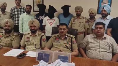 ਪੁਲਿਸ ਆਰੋਪੀਆਂ ਬਾਰੇ ਜਾਣਕਾਰੀ ਦਿੰਦੀ ਹੋਈ 