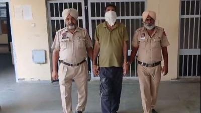 ਫੜੇ ਗਏ ਆਰੋਪੀ ਬਾਰੇ ਜਾਣਕਾਰੀ ਦਿੰਦੇ ਹੋਏ ਪੁਲਿਸ ਮੁਲਾਜ਼ਮ