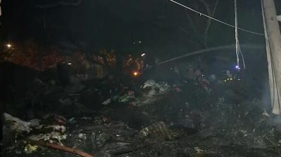 Terrible fire engulfs West Puri slums in Delhi