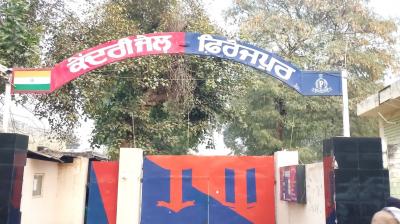 The series of finding mobile phones from jails continues: During the search of Ferozepur jail, 7 mobile phones and 36 pieces of jewelry were found.